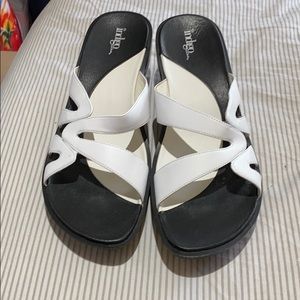 Women’s Indigo by Clarks. Size 9M.